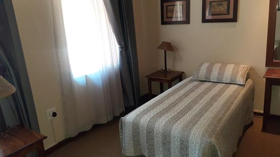 Blyde Canyon, A Forever Resort: 4-Sleeper Chalet. 2 bedroom (1 kingsize bed & 2 single beds)